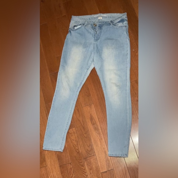 Urban Planet Stylish High Rise Light Washed Jeans👖 - Picture 2 of 4